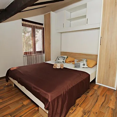 Suburb Guest house 3*